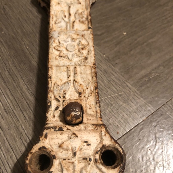 9336 Antique Victorian Spring Loaded Floral Emb. Lock Push Button cast metal - Picture 9 of 11